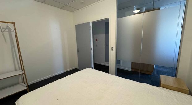 2-Bedroom Unfurnished Apartment in Central Wellington - Photo 1