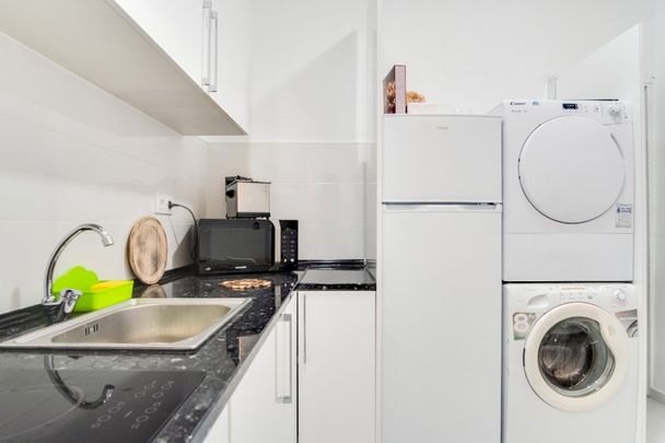 Bright exterior room with balcony in Plaza Mayor - Photo 1