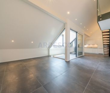 Elegance, comfort and superb condition combined! - Photo 1