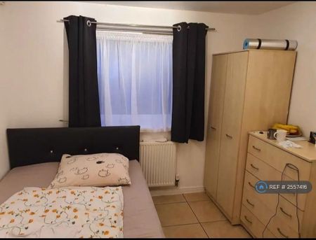 1 bedroom in a house share to rent - Photo 3