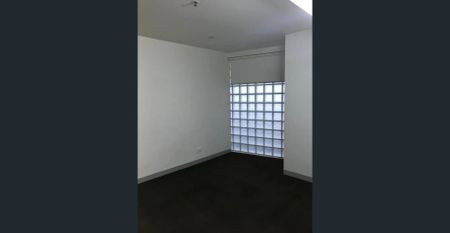 Prime Docklands Location, Stylish One Bedroom One Bathroom Apartment - Photo 2