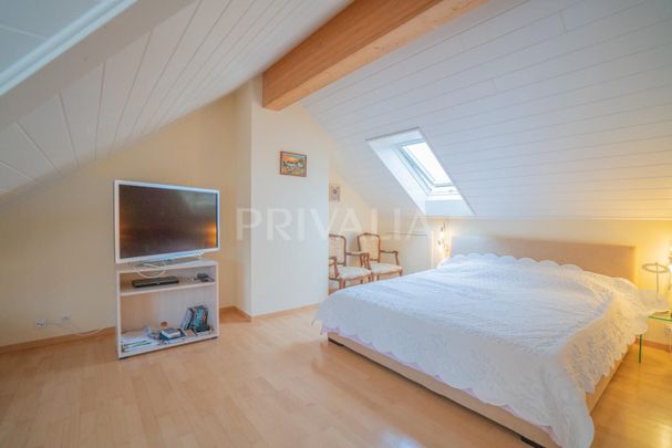 Beautiful semi-detached house with south-facing garden - Photo 1