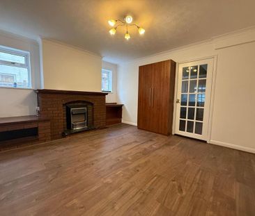 3 bedroom end of terrace house to rent - Photo 1