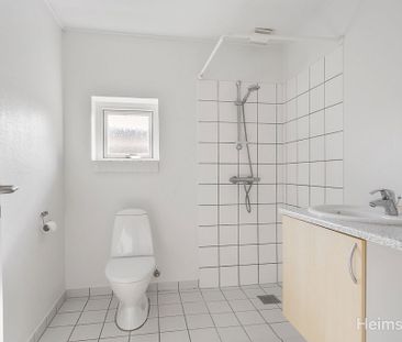 Attraktivt 1-plans rækkehus i Holluf Pile med egen have og parkering - Photo 4