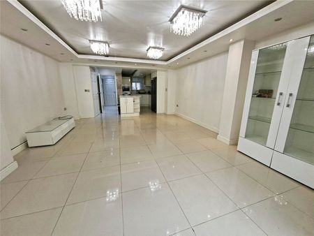 Edgar Wallace Close, London, SE15 6HJ - Photo 2