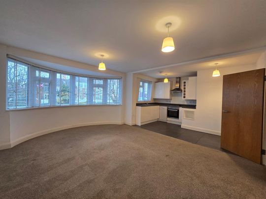 Golders Green Road, London NW11 - Photo 1