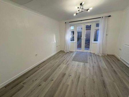 Battery Road, London, SE28 - Photo 2