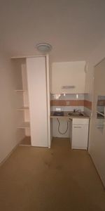 Location Appartement 1 pièce 18m² NIMES 30000 - Photo 3