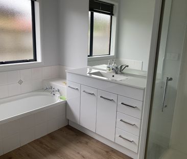 Discover comfortable, convenient living in this freshly painted 3 b... - Photo 6