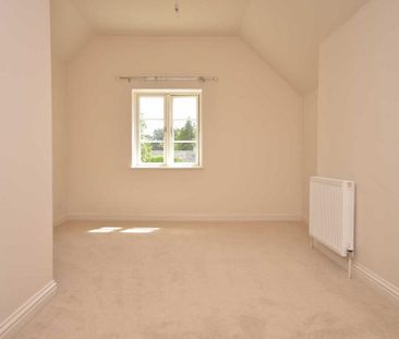 3 bedroom semi-detached house to rent - Photo 2
