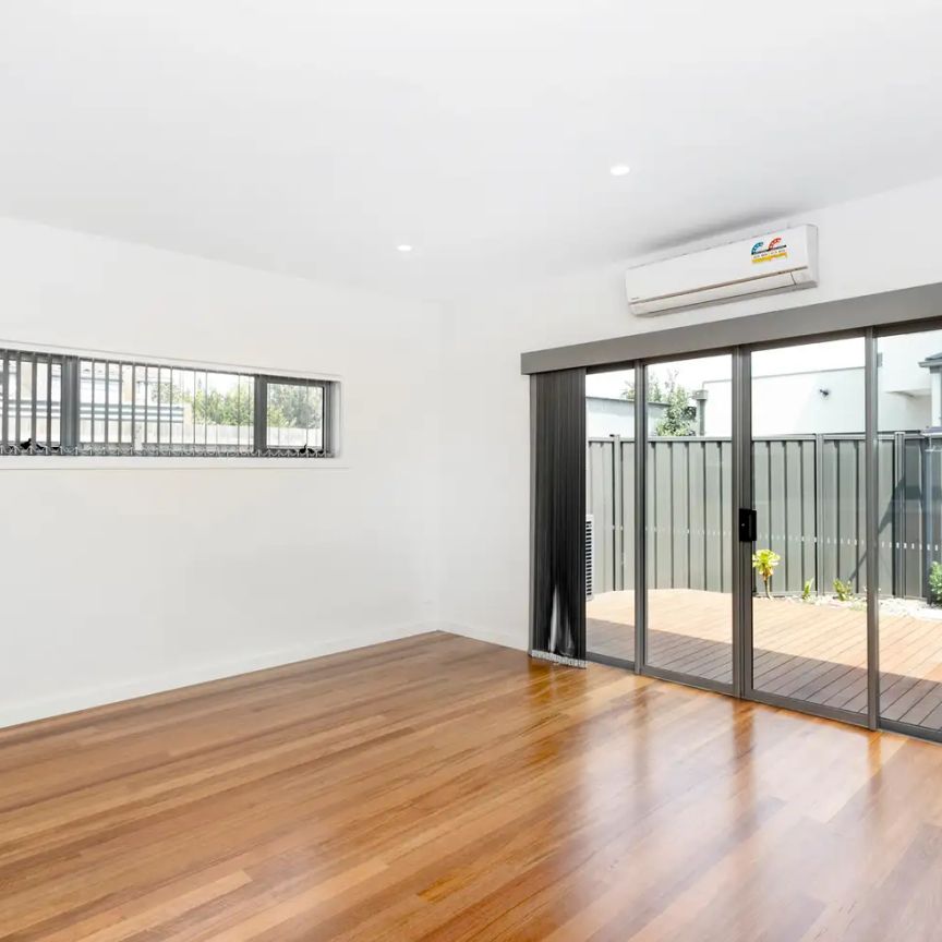 2/27 Balmoral Street, Braybrook VIC 3019 - Photo 1