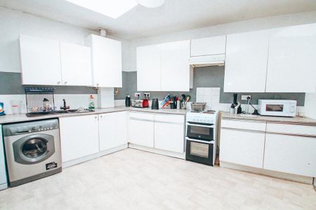 5 bedroom private hall to rent - Photo 5