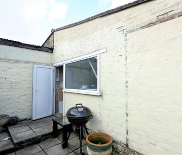 3 bedroom terraced house to rent - Photo 1