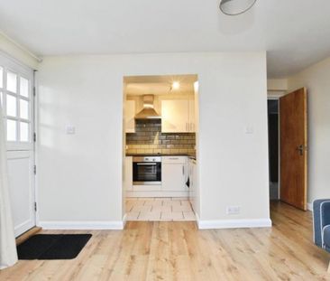 A great one bedroom garden flat in the sought-after Southville area... - Photo 5