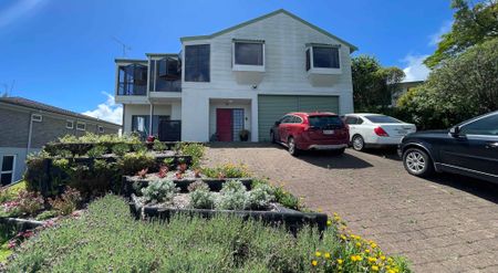 Spacious 5-Bedroom Home for Rent - Photo 3