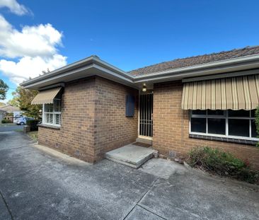 Sunlit Villa with Private St Frontage in Prime Location - Photo 2