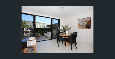 7 Theatre Drive, Benowa, Qld 4217 - Photo 2