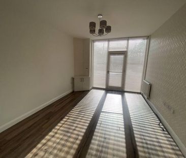 2 bedroom mews to rent - Photo 1