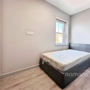 1 bedroom in a house share to rent - Photo 2
