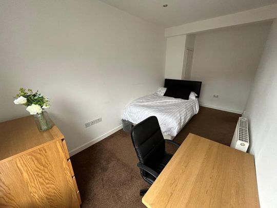 Headingley Avenue, Leeds, LS6 - Photo 1