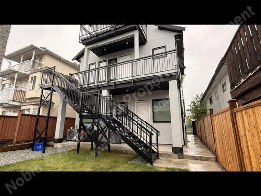 3XXX East 19th Avenue MAIN Vancouver - Photo 1