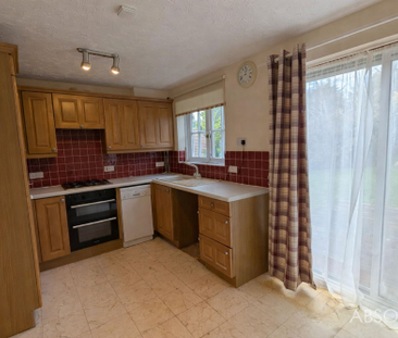 2 bed semi-detached house to rent in Shearwater Drive, Torquay, TQ2 - Photo 3