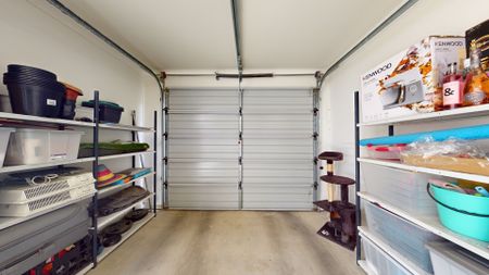 Sleek, Spacious & Convenient - Photo 5