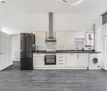 3 bedroom flat to rent - Photo 5