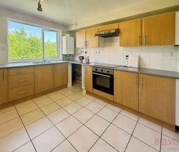 Flat to rent on - Photo 2