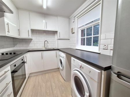 2 bedroom flat to rent - Photo 2