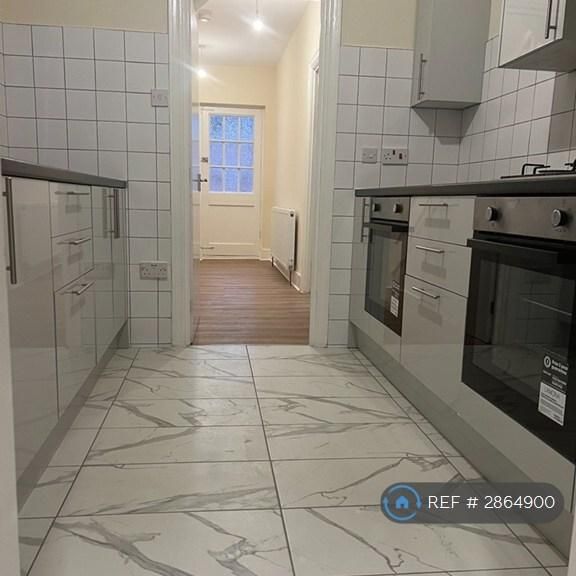 5 bedroom semi-detached house to rent - Photo 1