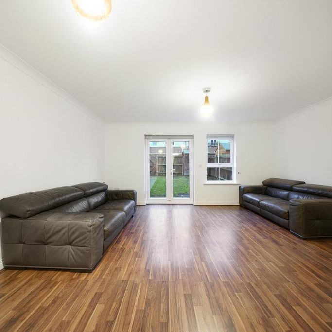 4 bedroom terraced house to rent - Photo 1