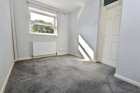 2 bedroom end of terrace house to rent - Photo 3