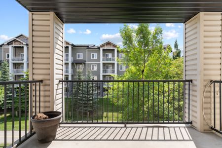 2 Bed Condo In Mc Kenzite Towne| Two Parking Stalls| Heat And Water Included. - Photo 2