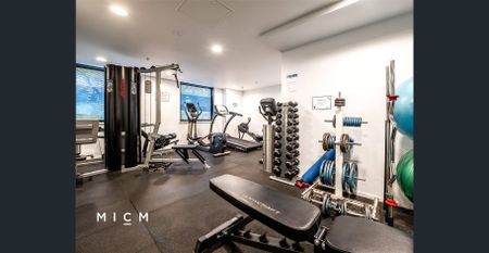 Spacious 20th Floor, One Bedroom Apartment! - Photo 4