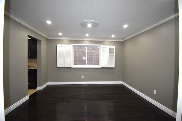 For Lease - 9 MEEKINGS Drive, Ajax, Ontario - Photo 1