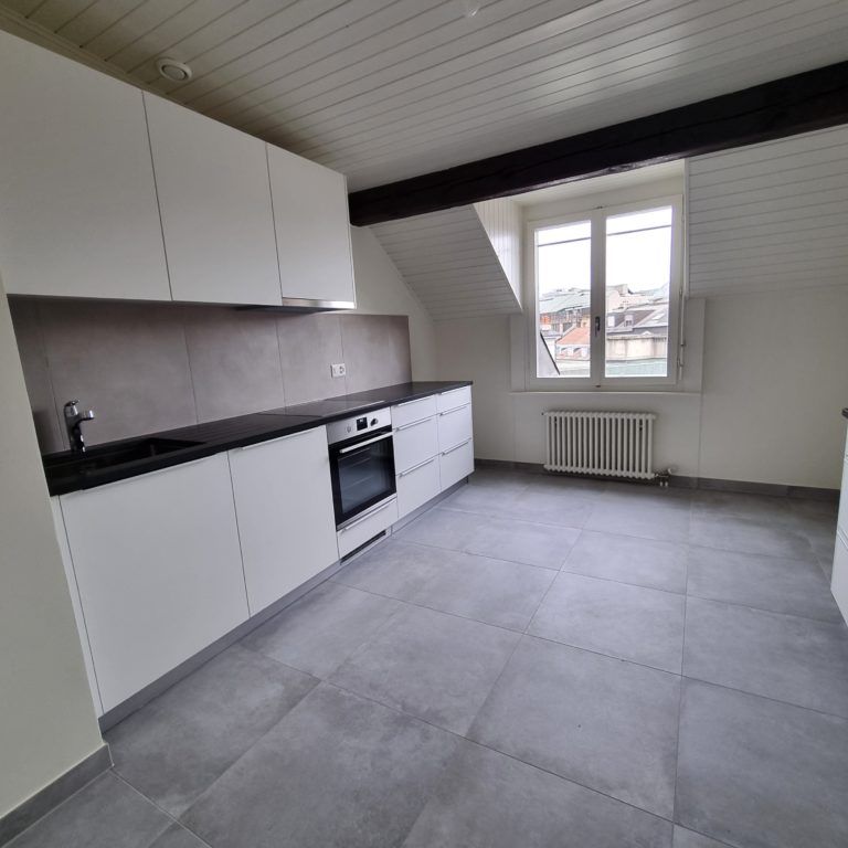 Appartement mansardé de 6 pièces en attique à la Jonction - Photo 1