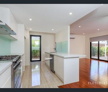 Spacious and Modern 4 Bedroom Townhouse - Photo 4