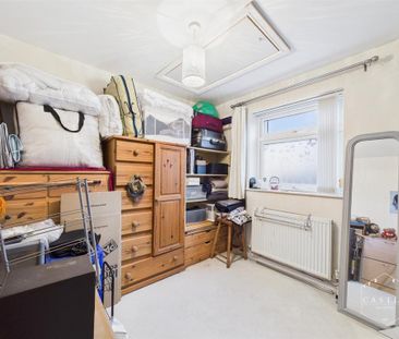 3 bedroom semi-detached bungalow to rent - Photo 3