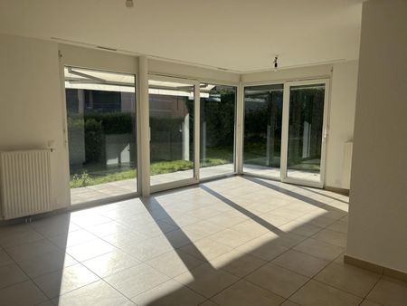 Bel appartement de 3 pièces au rez-de-chaussée avec terrasse et jardin - Photo 2