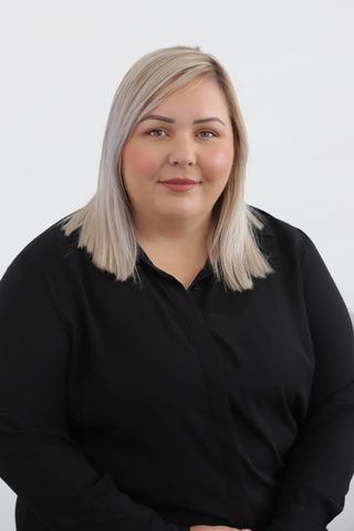 Spacious 4 Bedroom Family Home - Photo 2