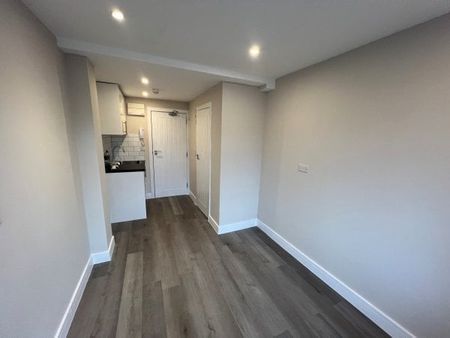 Horley 0 bedroom house share to rent - Photo 2