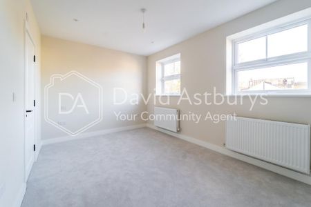 4 bedroom semi-detached house to rent - Photo 4