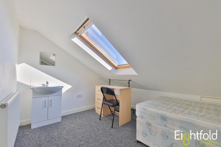 6 bedroom terraced house to rent - Photo 4