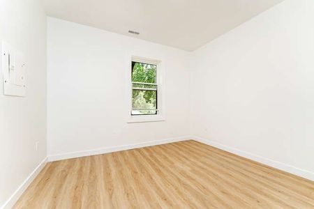 For Lease - 127 Victoria Avenue Unit# 11, Hamilton, Ontario - Photo 2