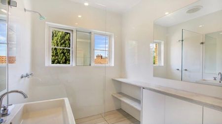 Double Bay - Photo 3