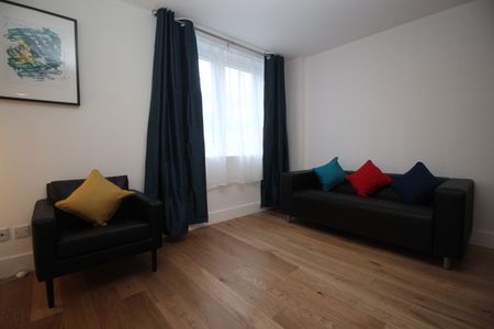 1 Bed Flat, Skyline Plaza Building, E1 - Photo 2
