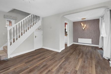 3 bedroom semi-detached house to rent - Photo 4