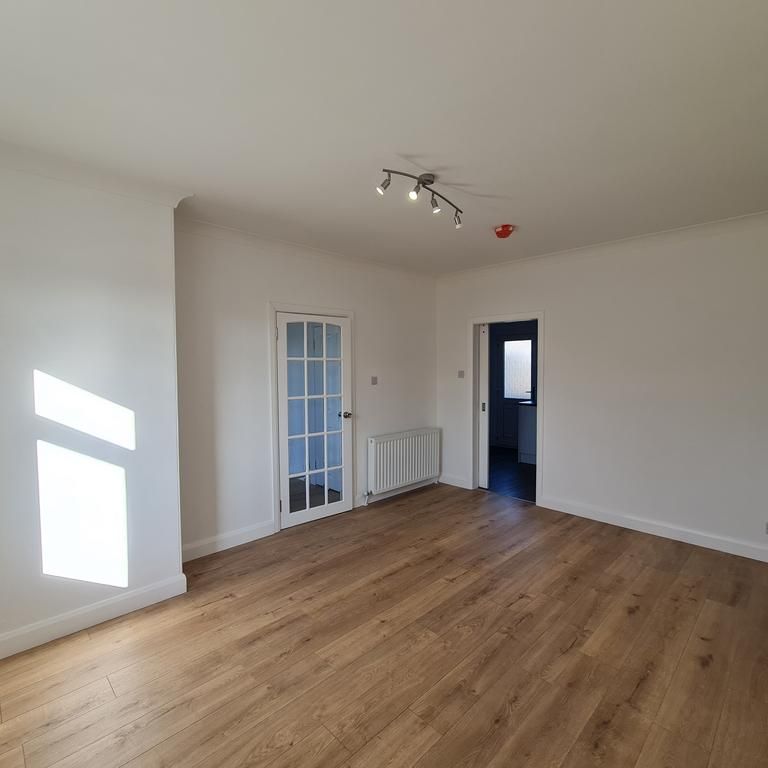 4 bedroom semi-detached house to rent - Photo 1