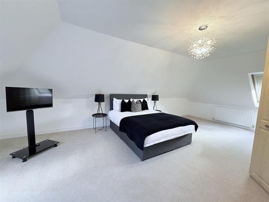 4 bedroom detached house to rent - Photo 1